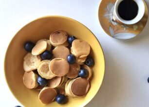 Mini pancake alla vaniglia con banana