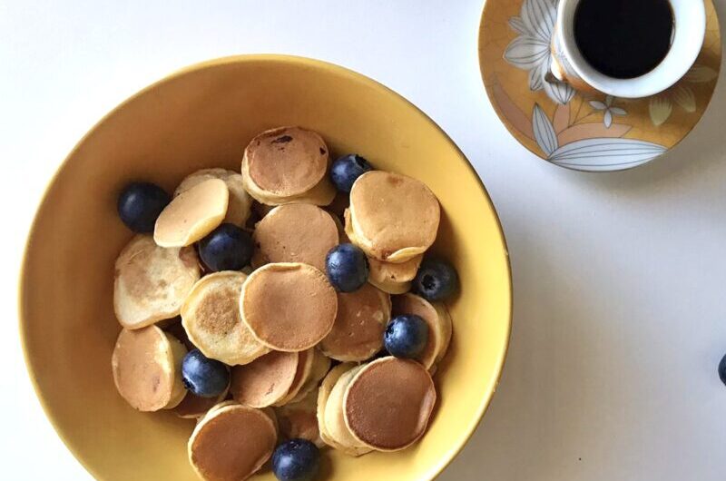 Mini pancake alla vaniglia con banana