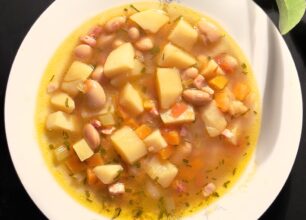 Zuppa con pancetta affumicata e fagioli