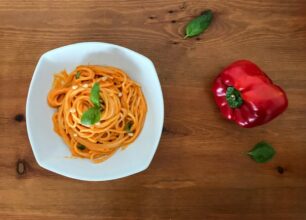 La pasta al pesto di peperoni rossi