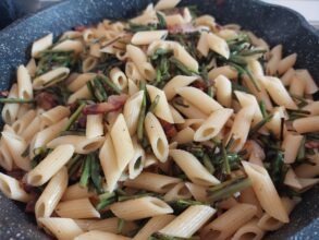 pasta asparagi selvatici e guanciale