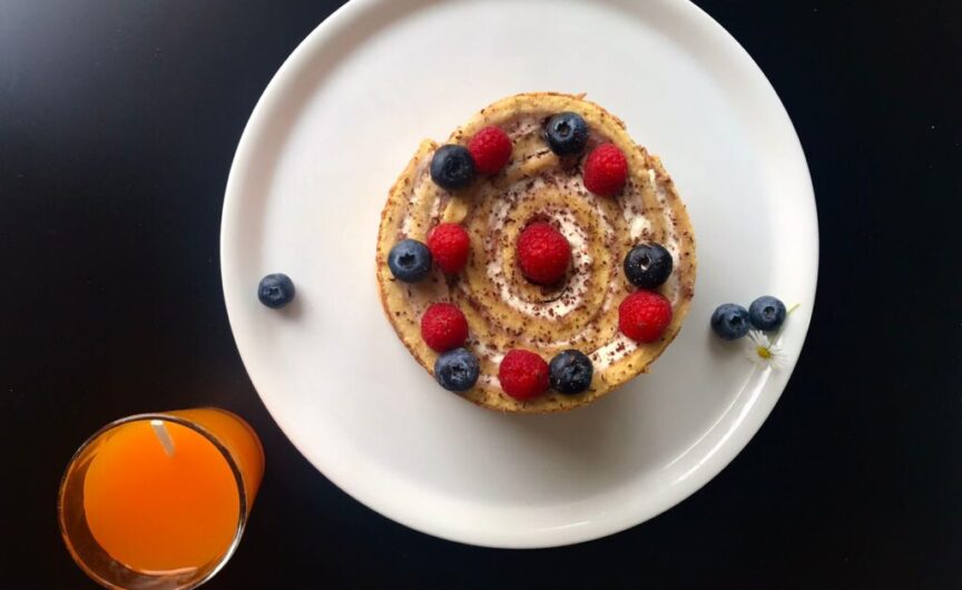 Pan di Spagna con mascarpone e marmellata