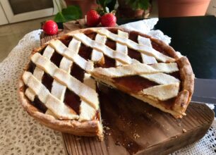 Crostata alla confettura di fragole