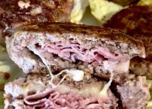 Hamburger con prosciutto cotto e mozzarella