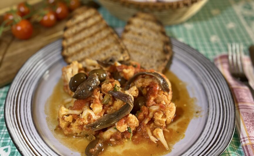 Cavolfiore con pomodoro e olive