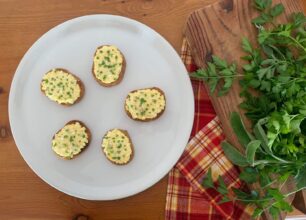 Bruschetta con crema di uova e rosmarino