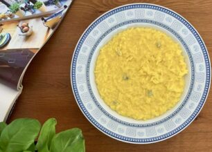 Risotto con Gorgonzola e Parmigiano: Un piacere cremoso per gli amanti del formaggio